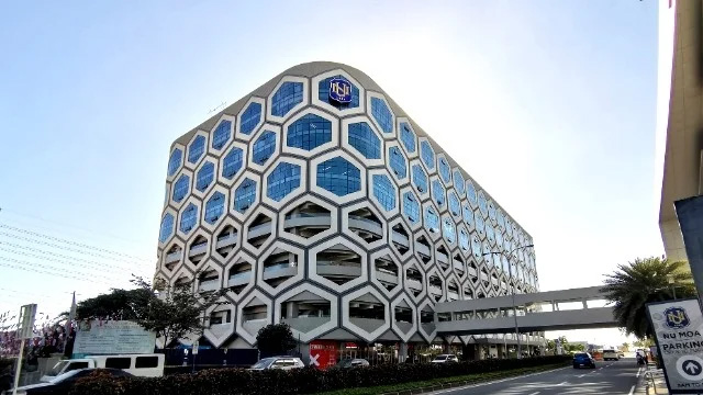 菲律賓National University MOA
導入鼎高泊車速出入口車牌辨識系統